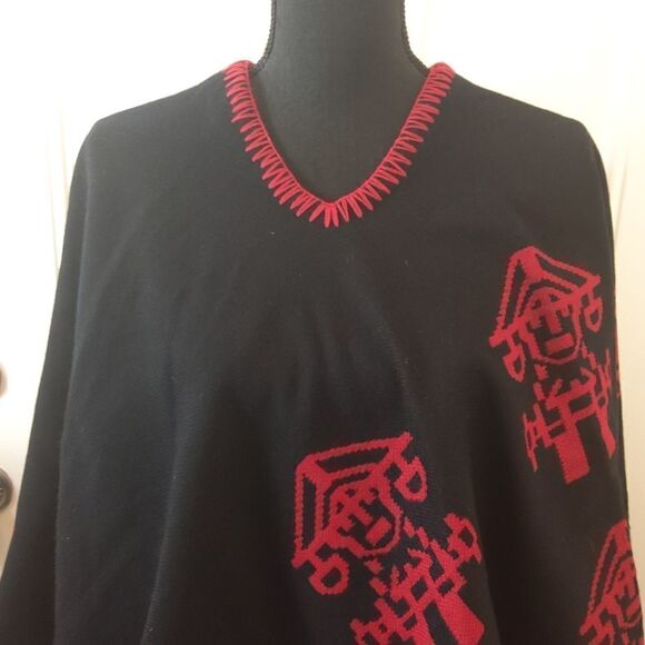 Red and black reversible cape with fringe - Picture 2 of 14